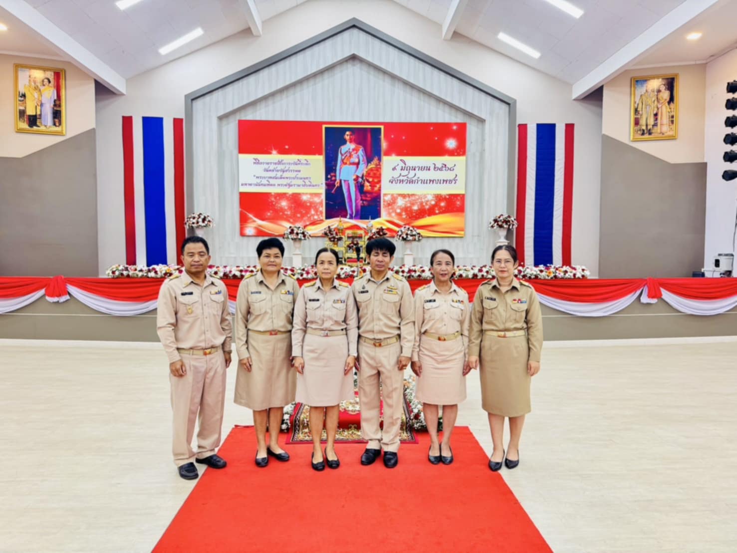 ร่วมพิธีวันคล้ายวันสวรรคตพระบาทสมเด็จพระปรเมนทรอานันทมหิดล พระอัฐมรามาธิบดินทร