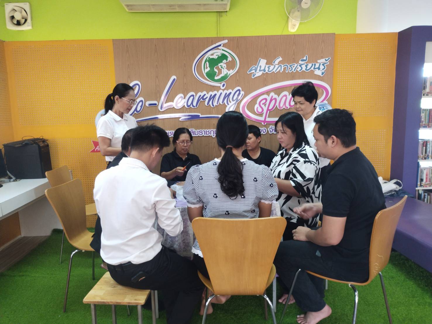 กิจกรรมสอนทำริบบิ้นไว้อาลัย