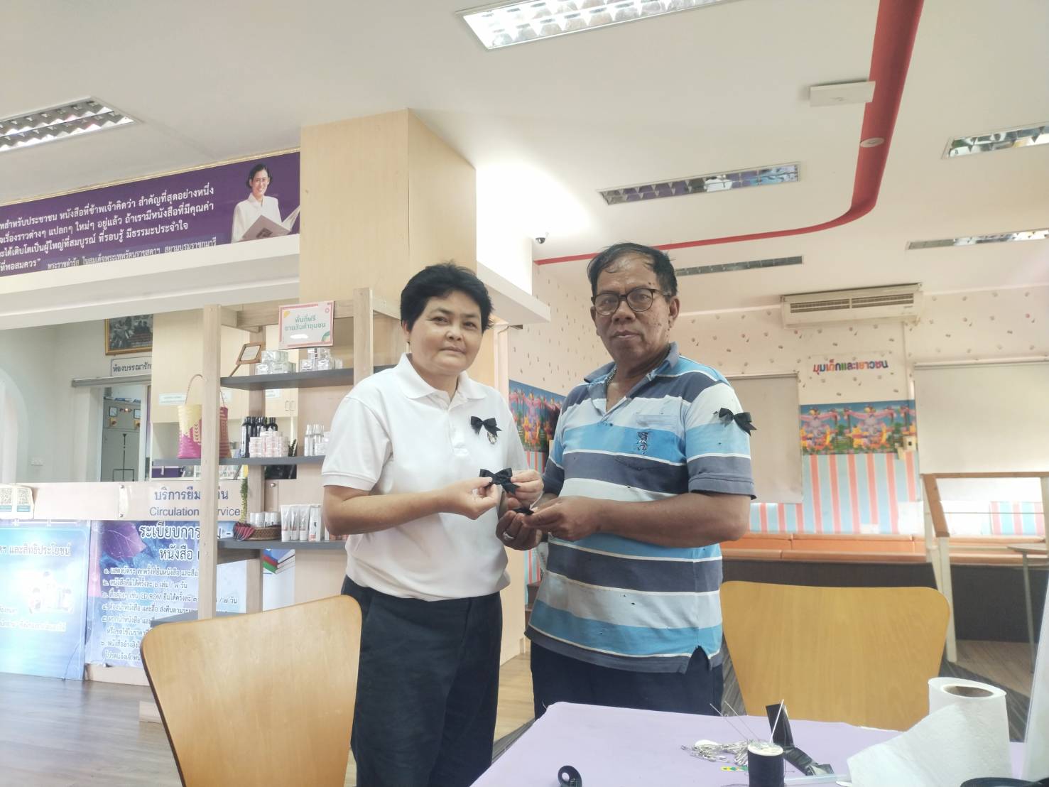 กิจกรรมสอนทำริบบิ้นไว้อาลัย