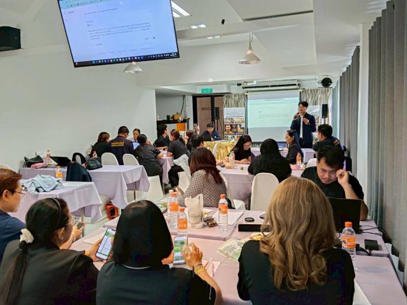 2. โครงการฝึกอบรมเชิงปฏิบัติการจัดทำสื่อนวัตกรรม AI เพื่อสนองการเรียนรู้ในโลกยุคดิจิทัล 