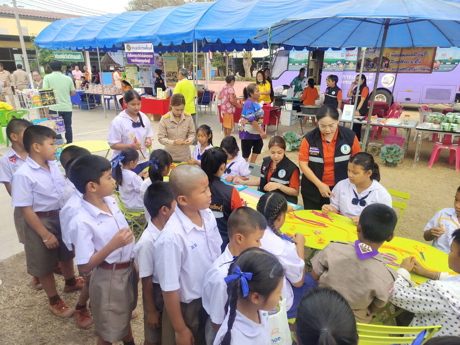 ส่งเสริมการอ่านห้องสมุดเคลื่อนที่
