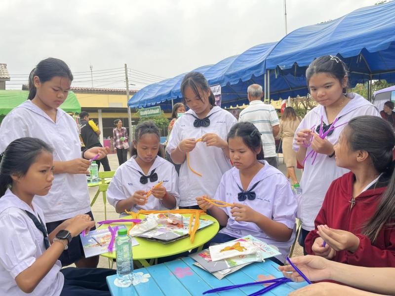 12. ส่งเสริมการอ่านห้องสมุดเคลื่อนที่