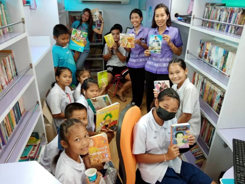 1. ห้องสมุดประชาชนอำเภอคลองขลุงออกหน่วยบริการเคลื่อนที่ส่งเสริมการอ่าน