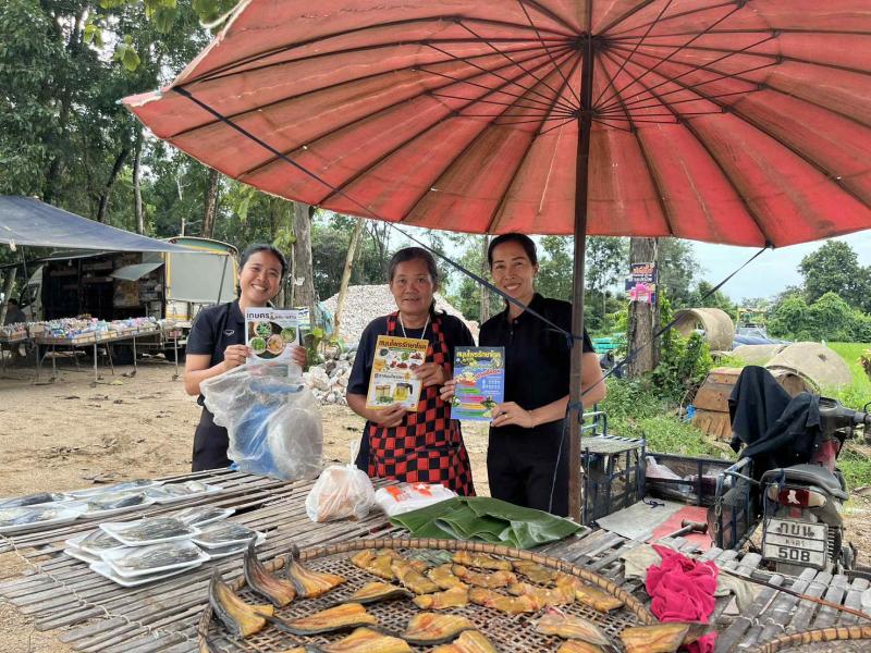 14. วันที่ 19 พฤศจิกายน 2568 กิจกรรมส่งเสริมการอ่านห้องสมุดเคลื่อนที่สำหรับชาวตลาด ตำบลแม่ลาด