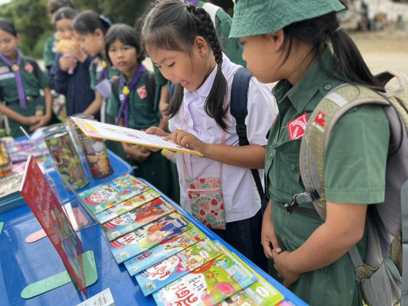 16. วันที่ 19 พฤศจิกายน 2568 กิจกรรมส่งเสริมการอ่านห้องสมุดเคลื่อนที่สำหรับชาวตลาด ตำบลแม่ลาด