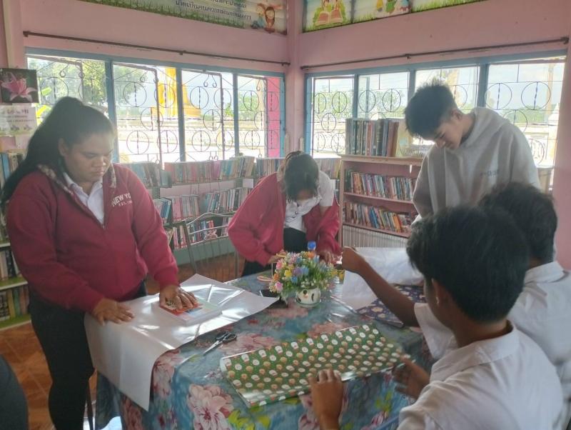 5. วันที่ 24 ธันวาคม 2568 กิจกรรมห่อหนังสือเป็นของขวัญ 