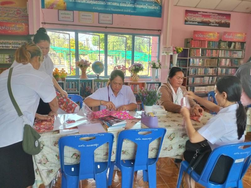 6. วันที่ 24 ธันวาคม 2568 กิจกรรมห่อหนังสือเป็นของขวัญ 