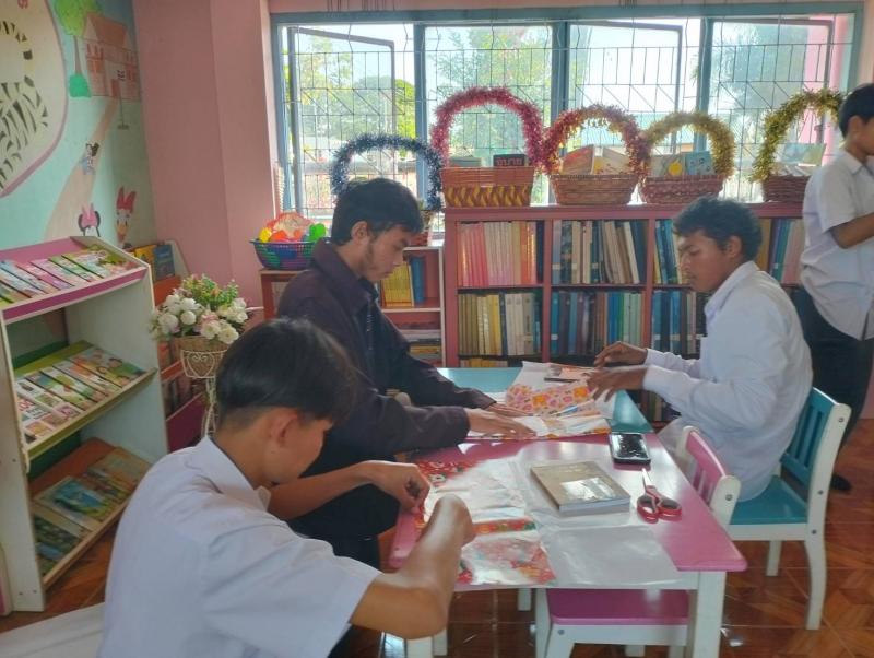 7. วันที่ 24 ธันวาคม 2568 กิจกรรมห่อหนังสือเป็นของขวัญ 