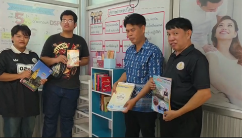 มุมหนังสือหมู่บ้านลานดอกไม้ตก
