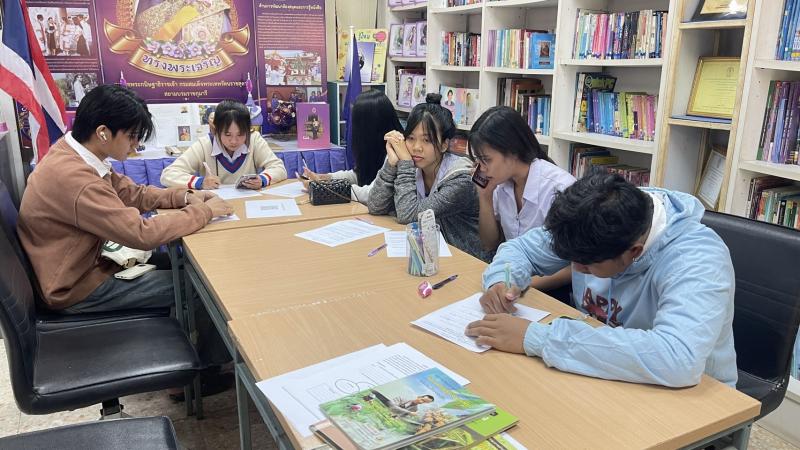 9. กิจกรรมส่งเสริมการอ่าน และการเรียนรู้ ผ่านกระบวนการลงมือปฏิบัติ ทำป้ายพืชผักสวนครัว ติดประชาสัมพันธ์ให้ความรู้ในโครงการสวนพฤษศาสตร์โรงเรียน 