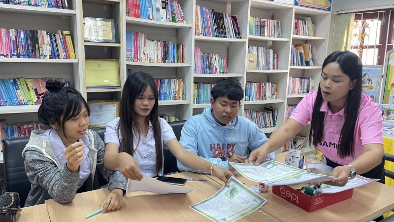 10. กิจกรรมส่งเสริมการอ่าน และการเรียนรู้ ผ่านกระบวนการลงมือปฏิบัติ ทำป้ายพืชผักสวนครัว ติดประชาสัมพันธ์ให้ความรู้ในโครงการสวนพฤษศาสตร์โรงเรียน 
