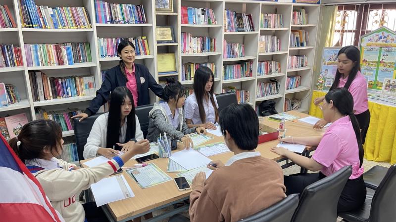 13. กิจกรรมส่งเสริมการอ่าน และการเรียนรู้ ผ่านกระบวนการลงมือปฏิบัติ ทำป้ายพืชผักสวนครัว ติดประชาสัมพันธ์ให้ความรู้ในโครงการสวนพฤษศาสตร์โรงเรียน 