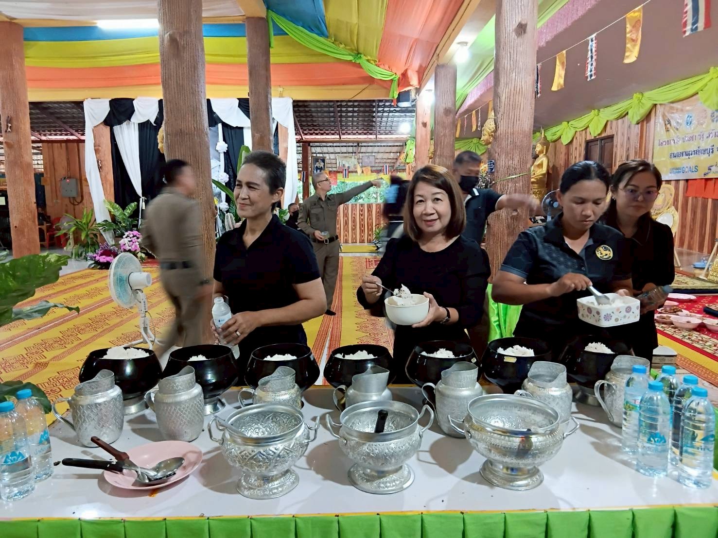 เข้าร่วมกิจกรรมทำบุญตักบาตรและรับบริจาคเพื่อช่วยเหลือผู้ด้อยโอกาส ครั้งที่ 10 ประจำปี 2568 เข้าร่วมกิจกรรมทำบุญตักบาตรและรับบริจาคเพื่อช่วยเหลือผู้ด้อยโอกาส ครั้งที่ 10 ประจำปี 2568