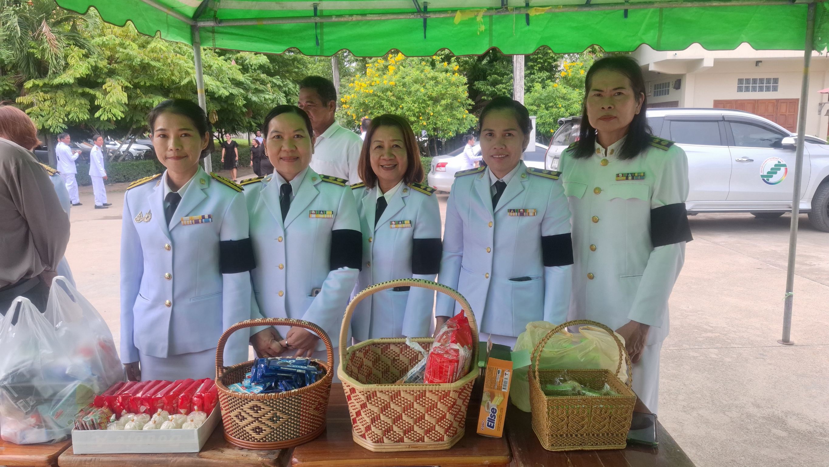 เข้าร่วมพิธีบำเพ็ญกุศล ทำบุญตักบาตร ข้าวสารอาหารแห้ง ในวาระครบ 50 วัน (ปัญญาสมวาร เข้าร่วมพิธีบำเพ็ญกุศล ทำบุญตักบาตร ข้าวสารอาหารแห้ง ในวาระครบ 50 วัน (ปัญญาสมวาร