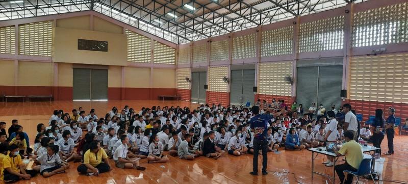 13. กิจกรรมห้องสมุดเคลื่อนที่ 