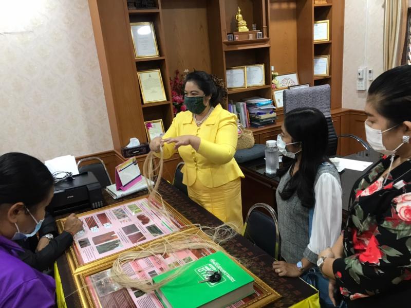 10. ศูนย์หม่อนไหมเฉลิมพระเกียรติฯ ตาก  เข้าเยี่ยมชม ดูงาน แลกเปลี่ยนเรียนรู้กิจกรรมการทำผ้าทอมือกล้วยไข่ชากังราวจังหวัดกำแพงเพชร