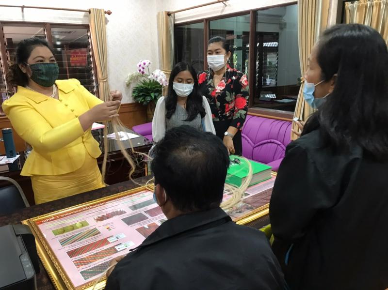 11. ศูนย์หม่อนไหมเฉลิมพระเกียรติฯ ตาก  เข้าเยี่ยมชม ดูงาน แลกเปลี่ยนเรียนรู้กิจกรรมการทำผ้าทอมือกล้วยไข่ชากังราวจังหวัดกำแพงเพชร