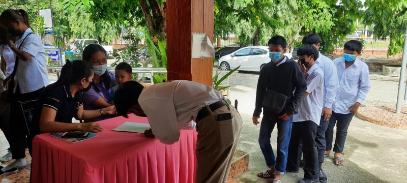 13. กิจกรรมพัฒนาคุณภาพผู้เรียนโครงการอบรมให้ความรู้สำหรับผู้เรียนในการป้องกันโรคติดต่อเชื้อไวรัสโคโรน่า 2019  (COVID–19)