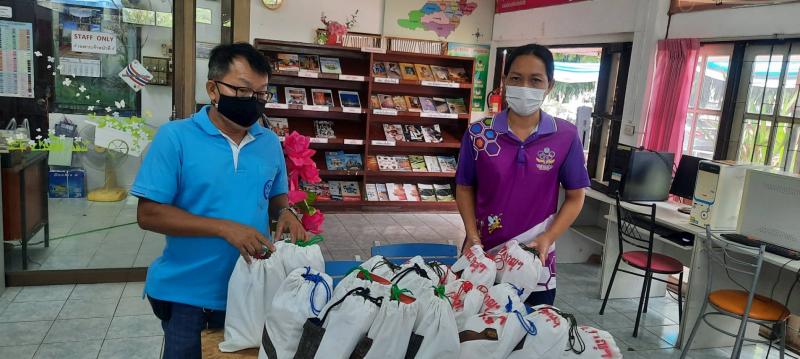 10. โครงการกระเป๋าเป้ครอบครัวอ่านสร้างสุขอยู่บ้านต้านโควิด 