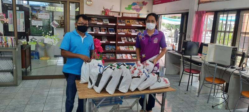 11. โครงการกระเป๋าเป้ครอบครัวอ่านสร้างสุขอยู่บ้านต้านโควิด 