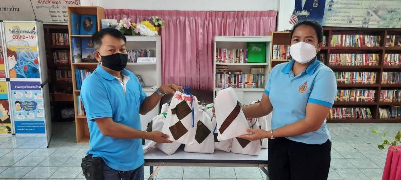 12. โครงการกระเป๋าเป้ครอบครัวอ่านสร้างสุขอยู่บ้านต้านโควิด 