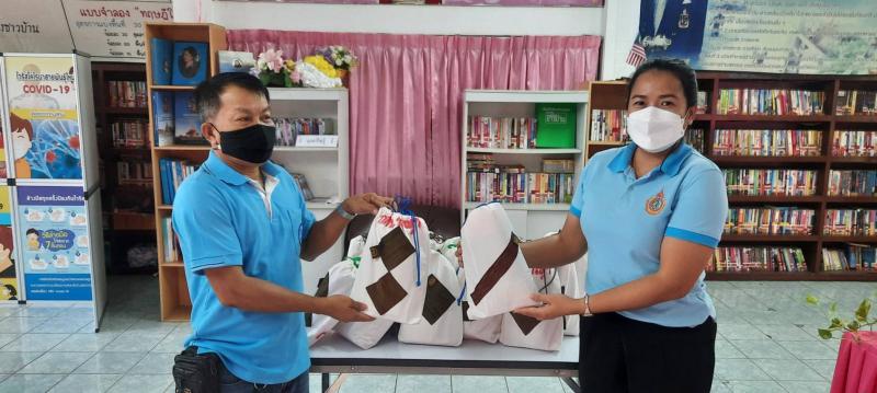 13. โครงการกระเป๋าเป้ครอบครัวอ่านสร้างสุขอยู่บ้านต้านโควิด 