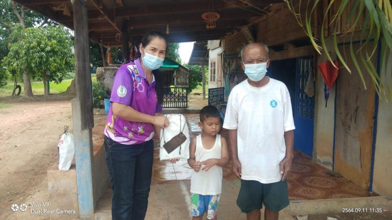 16. ครู กศน.ตำบลวังหามแห มอบกระเป๋าเป้หนังสือ