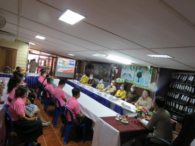 8. มอบวุฒิบัตร โครงการอบรมการดูแลผู้สูงอายุ กระทรวงศึกษาธิการ หลักสูตร ๗๐ ชั่วโมง รุ่นที่ ๑ ประจำปีงบประมาณ ๒๕๖๔