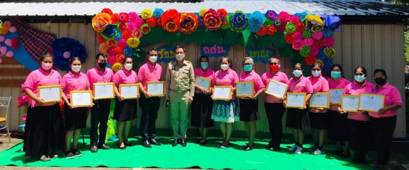 19. มอบวุฒิบัตร โครงการอบรมการดูแลผู้สูงอายุ กระทรวงศึกษาธิการ หลักสูตร ๗๐ ชั่วโมง รุ่นที่ ๑ ประจำปีงบประมาณ ๒๕๖๔