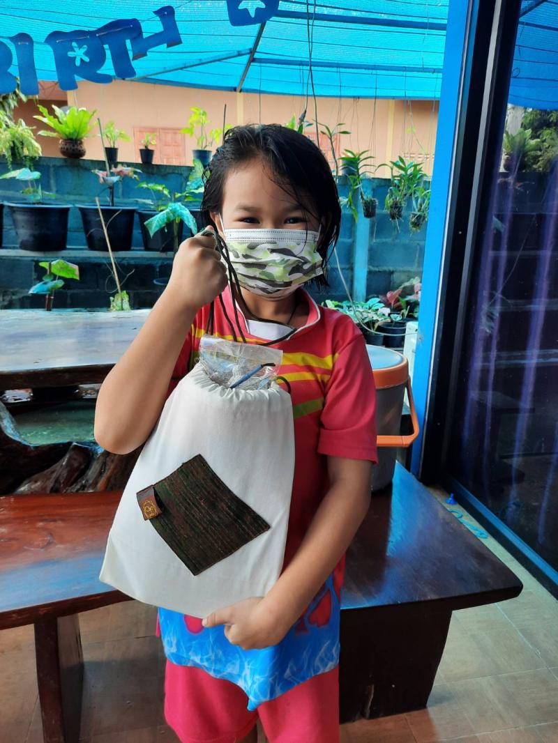 10. โครงการกระเป๋าเป้ครอบครัวอ่านสร้างสุขอยู่บ้านต้านโควิด