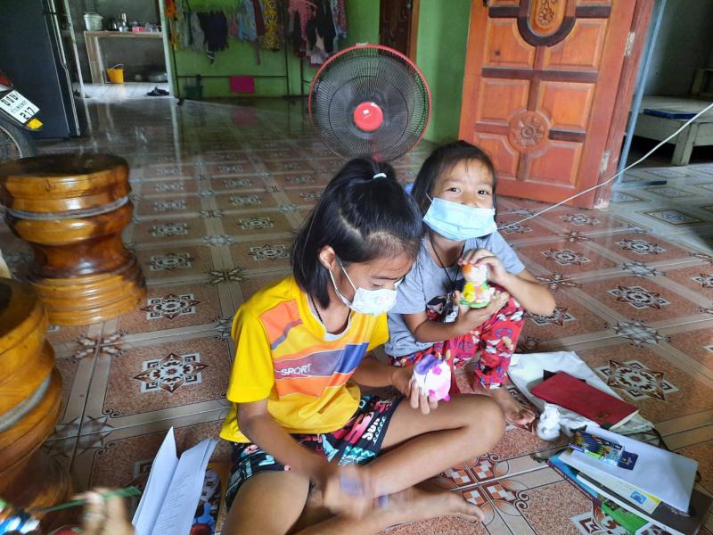 11. โครงการกระเป๋าเป้ครอบครัวอ่านสร้างสุขอยู่บ้านต้านโควิด