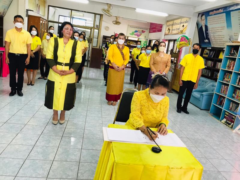 12. สถิตในใจตราบนิจนิรันดร์ น้อมรำลึกน้อมในพระมหากรุณาธิคุณอันหาสุดมิได้