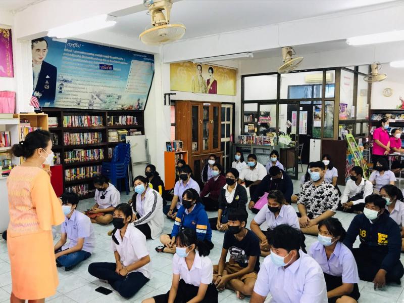 2. ใช้บริการห้องสมุดระบบการยืม - คืนหนังสือและแนะการบริการหนังสือน่าอ่าน