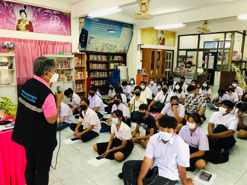 4. ใช้บริการห้องสมุดระบบการยืม - คืนหนังสือและแนะการบริการหนังสือน่าอ่าน