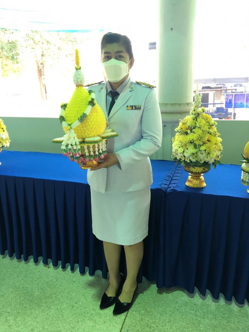 7.  พิธีถวายพานพุ่มดอกไม้และพิธีถวายบังคม