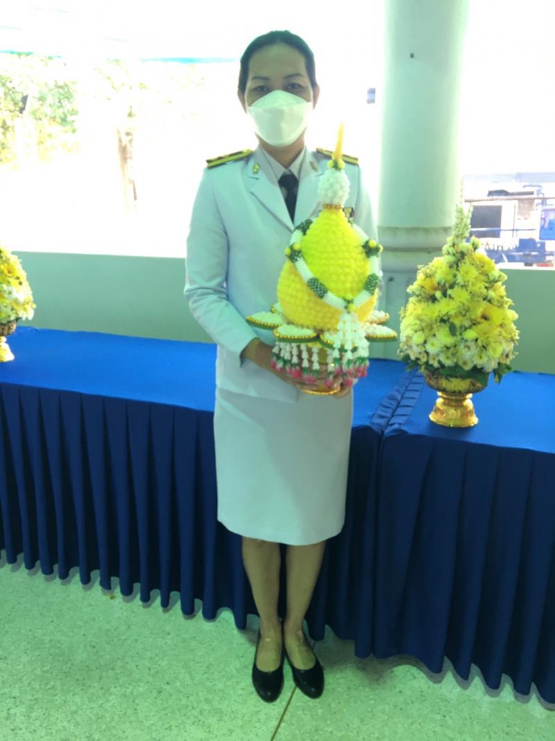 8.  พิธีถวายพานพุ่มดอกไม้และพิธีถวายบังคม