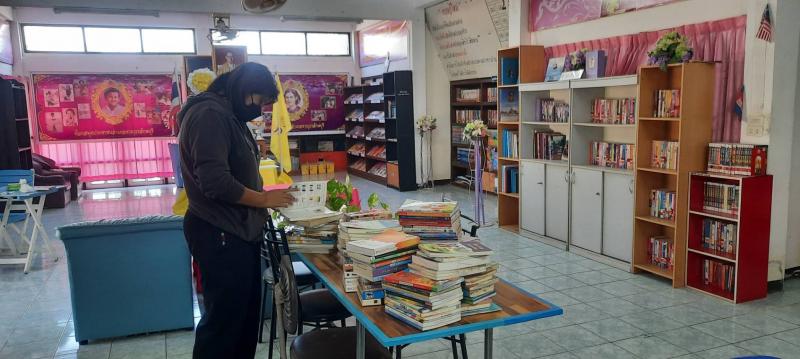 3. กิจกรรมส่งเสริมการอ่านหนังสือภายในห้องสมุดมีชีวิต และจัดมุมหนังสือ