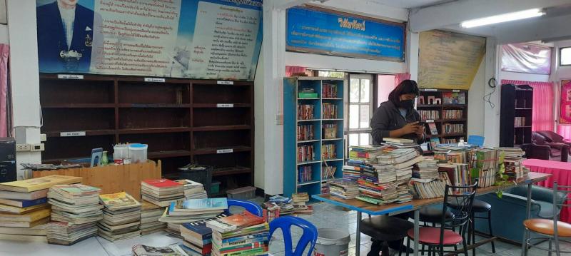 2. กิจกรรมส่งเสริมการอ่านหนังสือภายในห้องสมุดมีชีวิต และจัดมุมหนังสือ