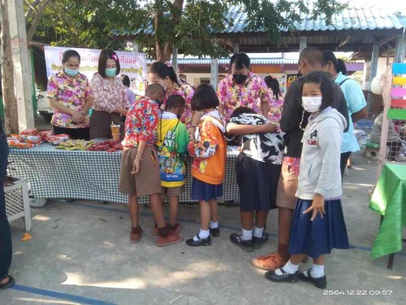 4. กิจกรรมส่งเสริมอ่านการเรียนรู้ห้องสมุดเคลื่อนที่ (ตลาดนัดอาชีพโรงเรียนบ้านไร่ดอนแตง)