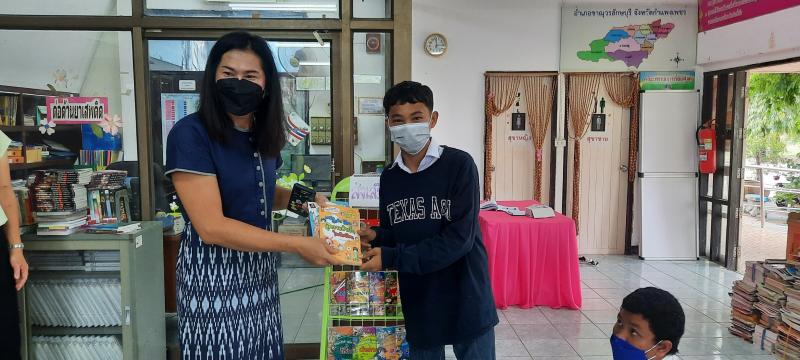 7. อ่านหนังสือดีและส่งต่อ