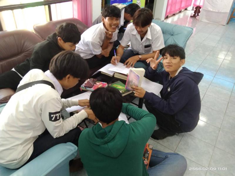 13. กิจกรรมค้นคว้าหนังสือนวนิยาย 