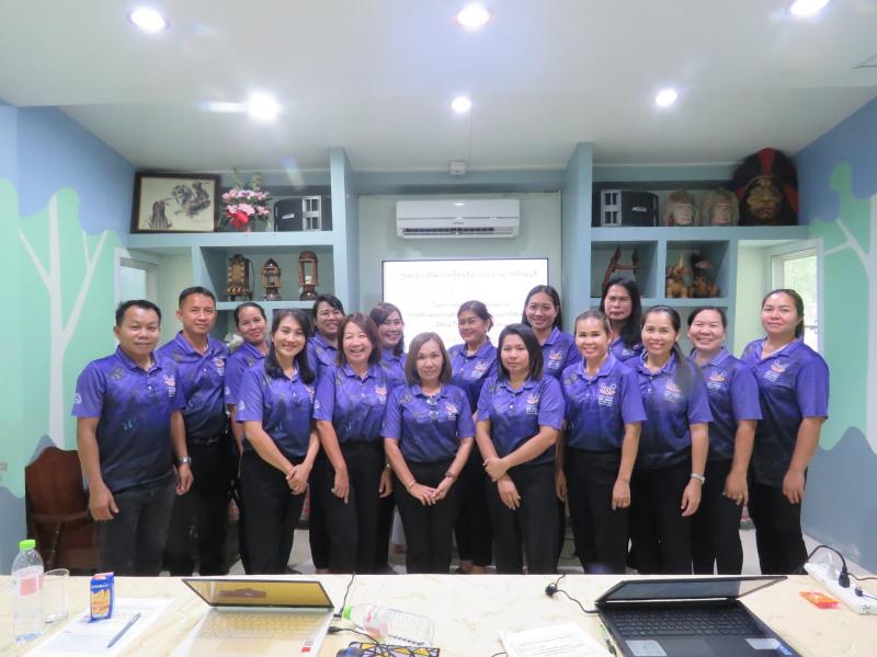 1. โครงการพัฒนาศักยภาพบุคลากร “การสร้างนวัตกรรมสื่อเพื่อการจัดกระบวนการเรียนรู้ให้กับผู้เรียน”โดยใช้  โปรแกรม prezi 