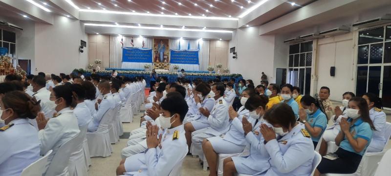 3. ร่วมพิธีทำบุญตักบาตรถวายพระราชกุศล