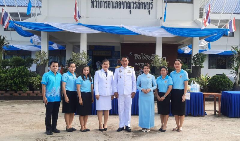 4. ร่วมพิธีทำบุญตักบาตรถวายพระราชกุศล