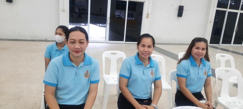 9. ร่วมพิธีทำบุญตักบาตรถวายพระราชกุศล