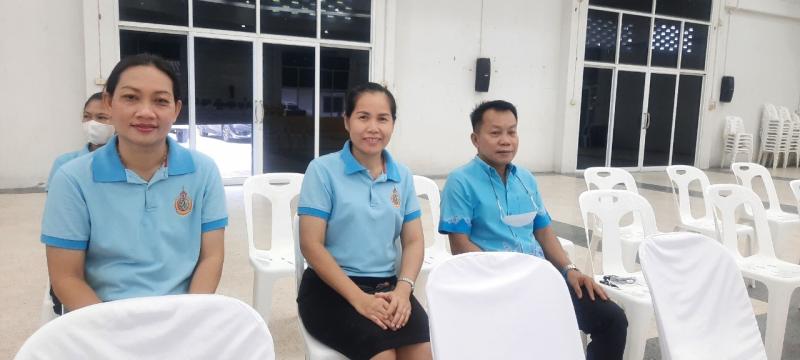 11. ร่วมพิธีทำบุญตักบาตรถวายพระราชกุศล