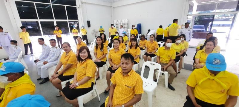 6. สกร.อำเภอขาณุวรลักษบุรี ร่วมพฺิธีเจริญพระพุทธมนต์และทำบุญตักบาตร ถวายพระราชกุศล