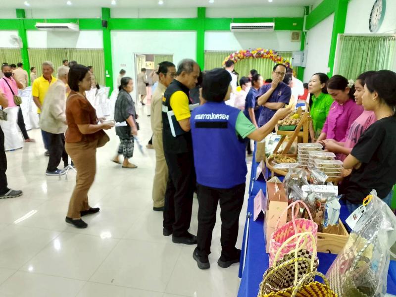 2. เข้าร่วมโครงการผู้ว่าสัญจร  ผู้ว่าตรวจเยี่ยมสภาพปัญหาของประชาชน