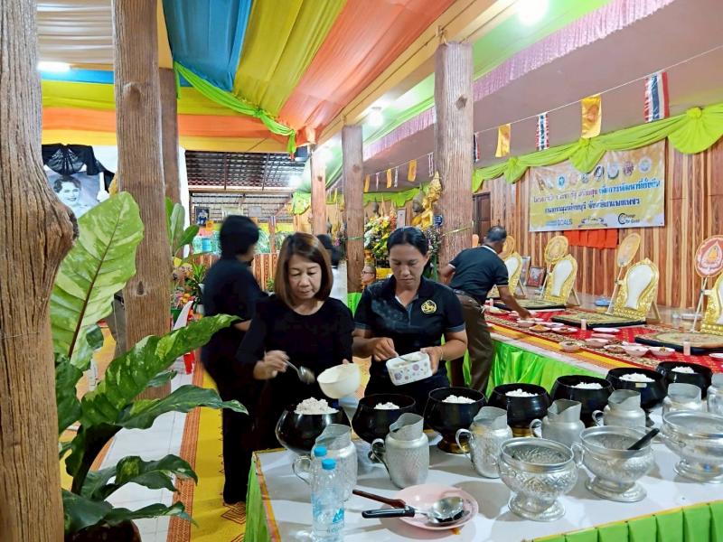 8. เข้าร่วมกิจกรรมทำบุญตักบาตรและรับบริจาคเพื่อช่วยเหลือผู้ด้อยโอกาส ครั้งที่ 10 ประจำปี 2568