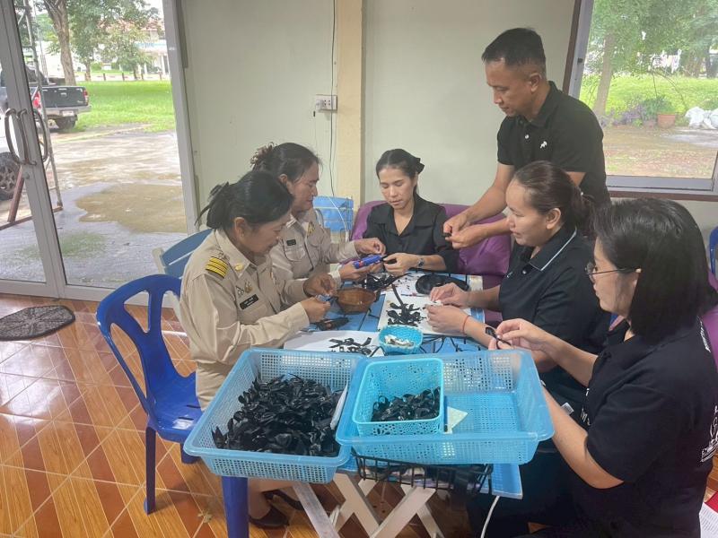 4. กิจกรรม สกร.จิตอาสาร่วมทำริบบิ้น